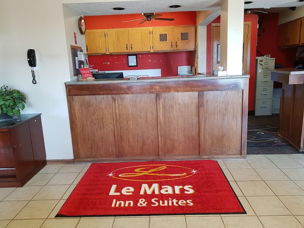 Le Mars Inn And Suites Esterno foto