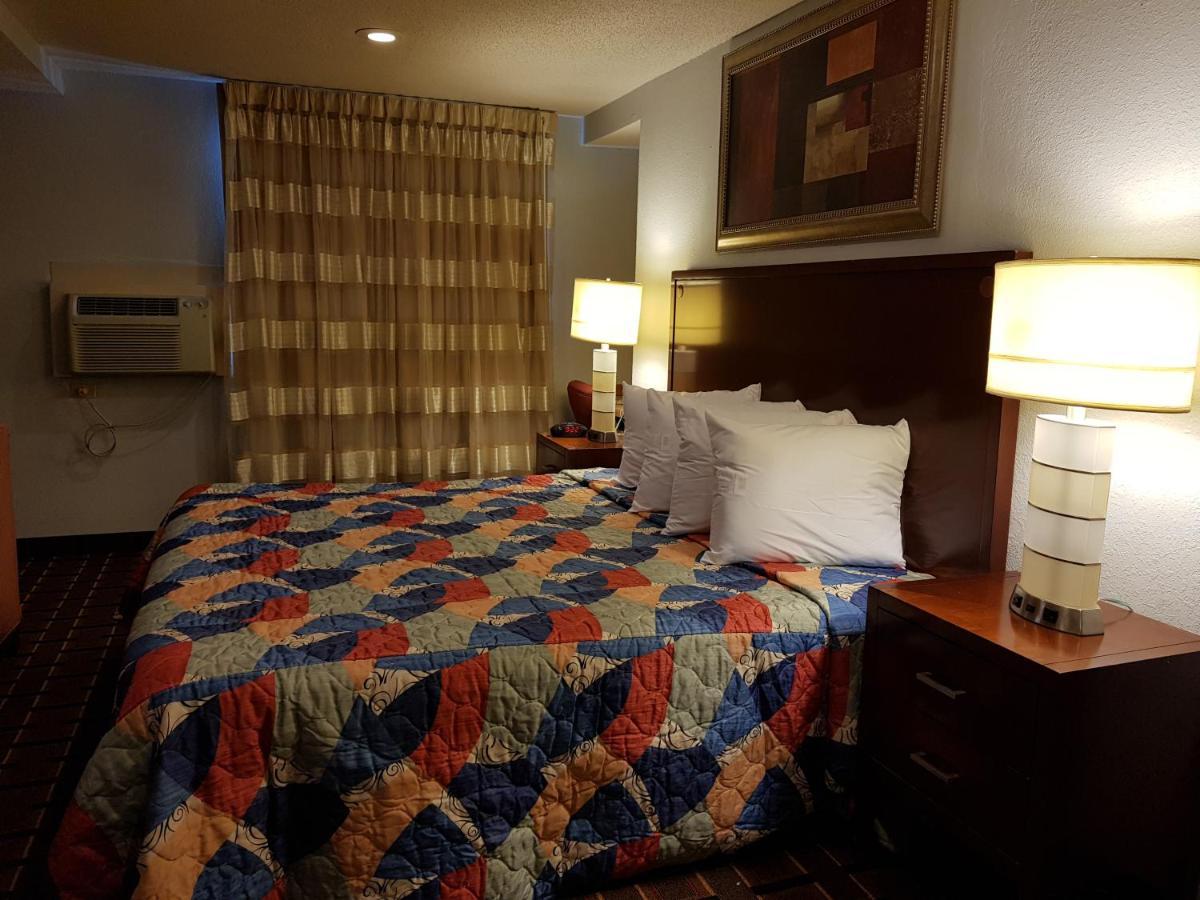 Le Mars Inn And Suites Esterno foto