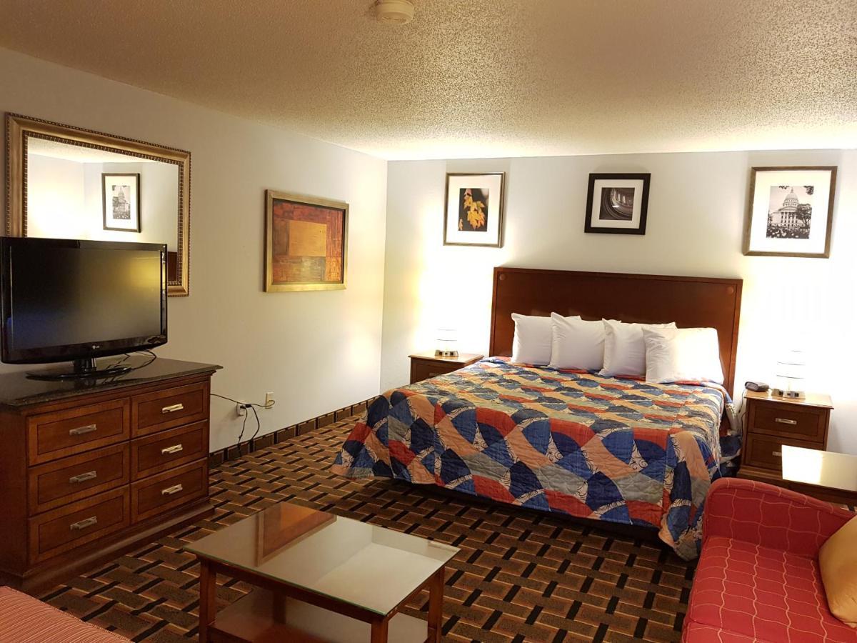 Le Mars Inn And Suites Esterno foto
