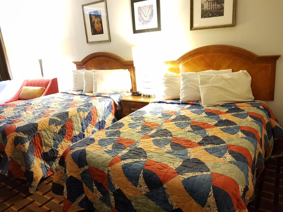 Le Mars Inn And Suites Esterno foto