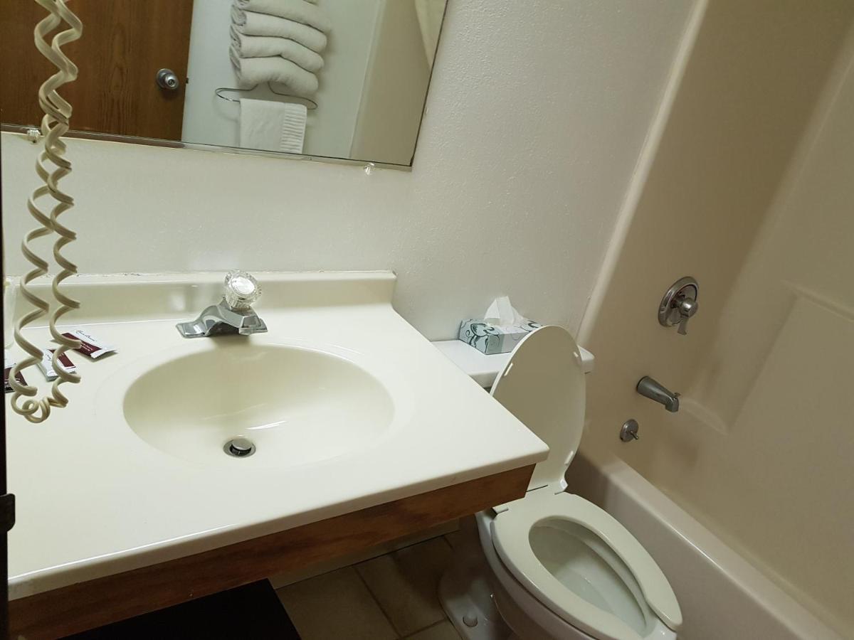 Le Mars Inn And Suites Esterno foto