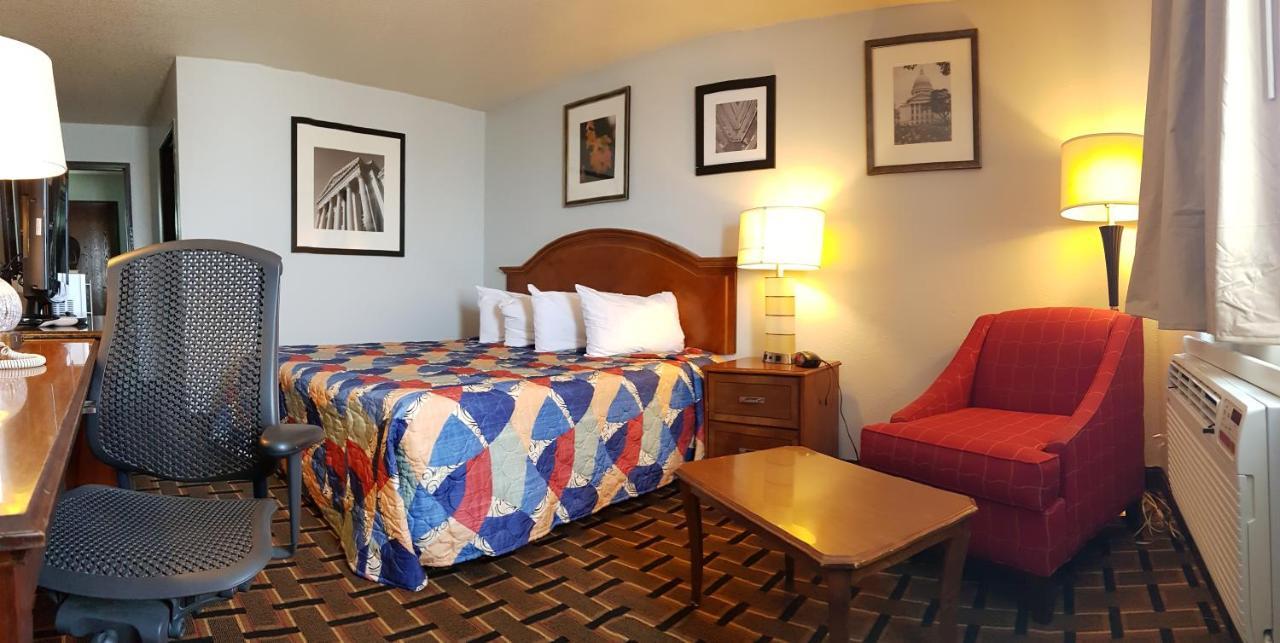 Le Mars Inn And Suites Esterno foto